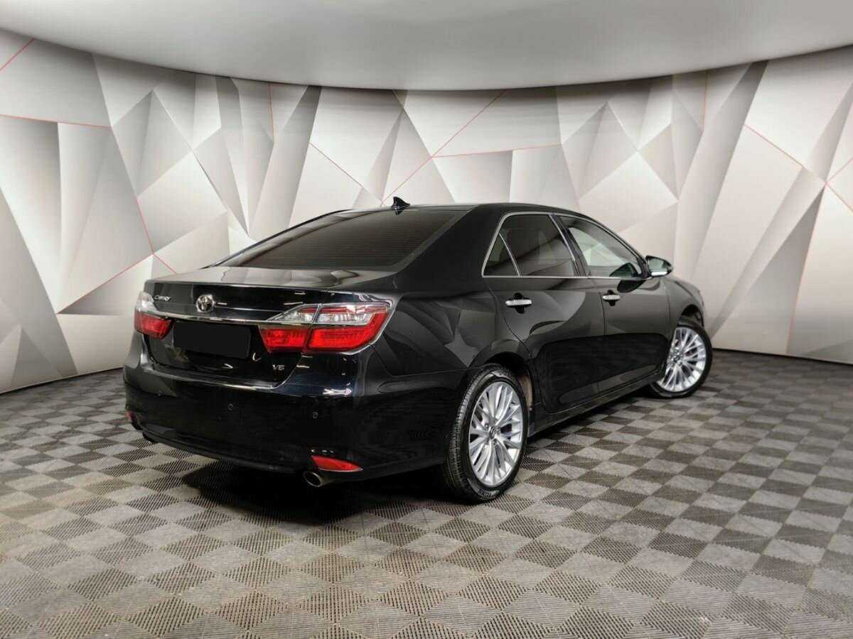Toyota Camry с пробегом — 2017 год. Фото: #1