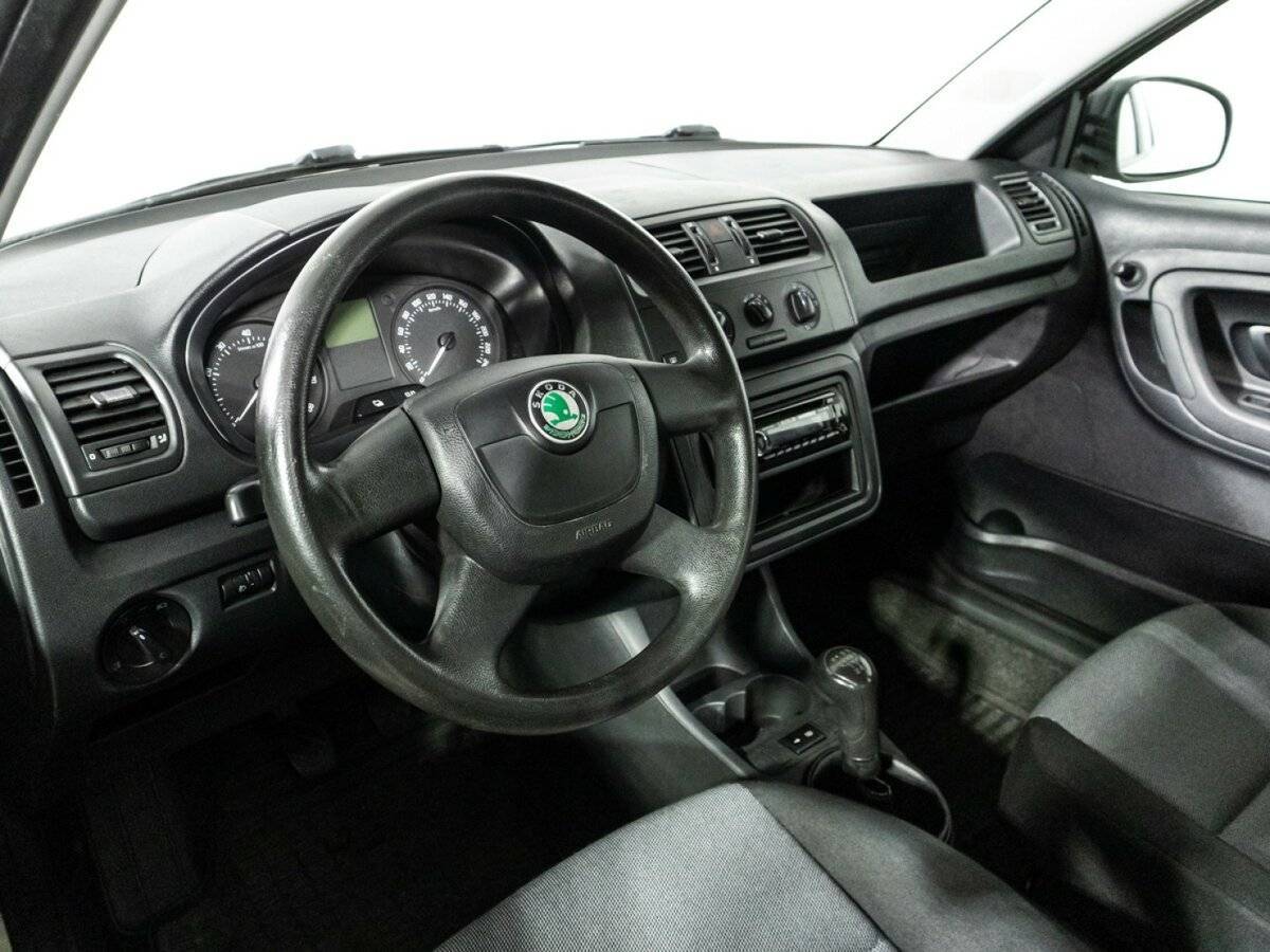 Skoda Fabia с пробегом — 2011 год. Фото: #10