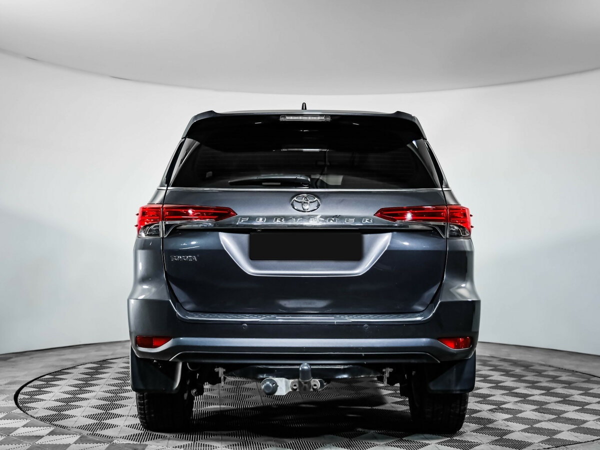 Toyota Fortuner с пробегом — 2017 год. Фото: #5