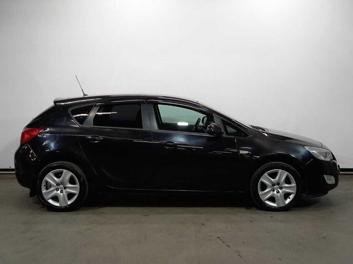 Opel Astra с пробегом — 2010 год. Фото: #3
