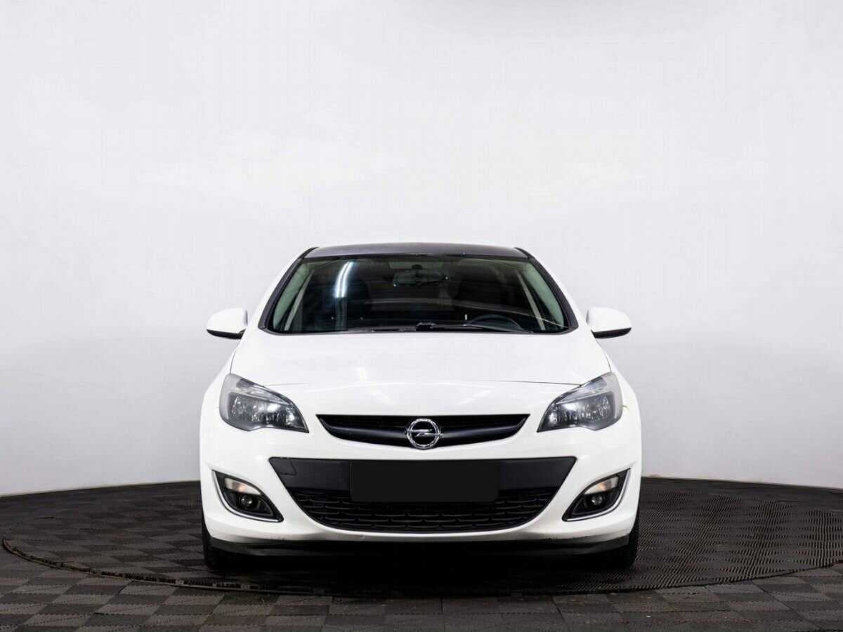 Opel Astra с пробегом — 2013 год. Фото: #1