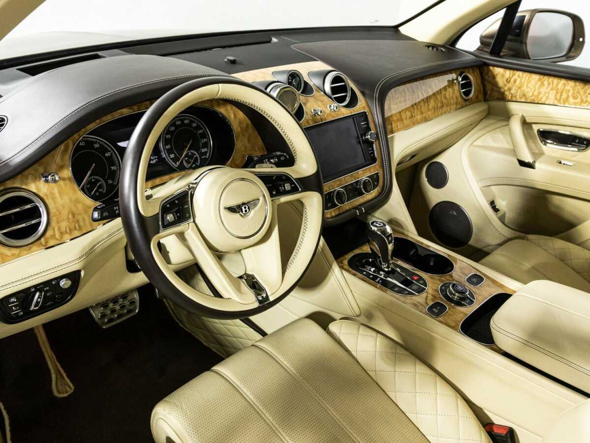 Bentley Bentayga с пробегом — 2016 год. Фото: #10