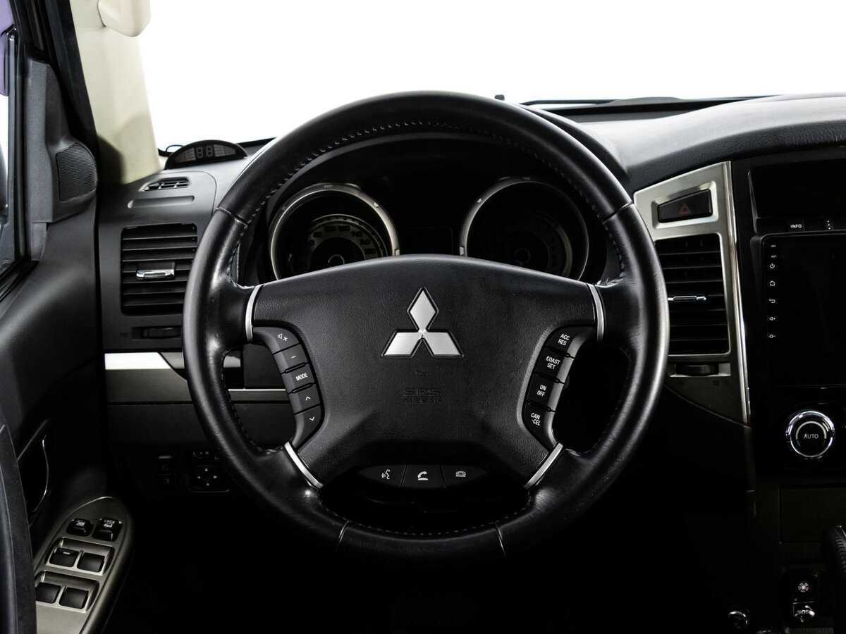Mitsubishi Pajero с пробегом — 2021 год. Фото: #8