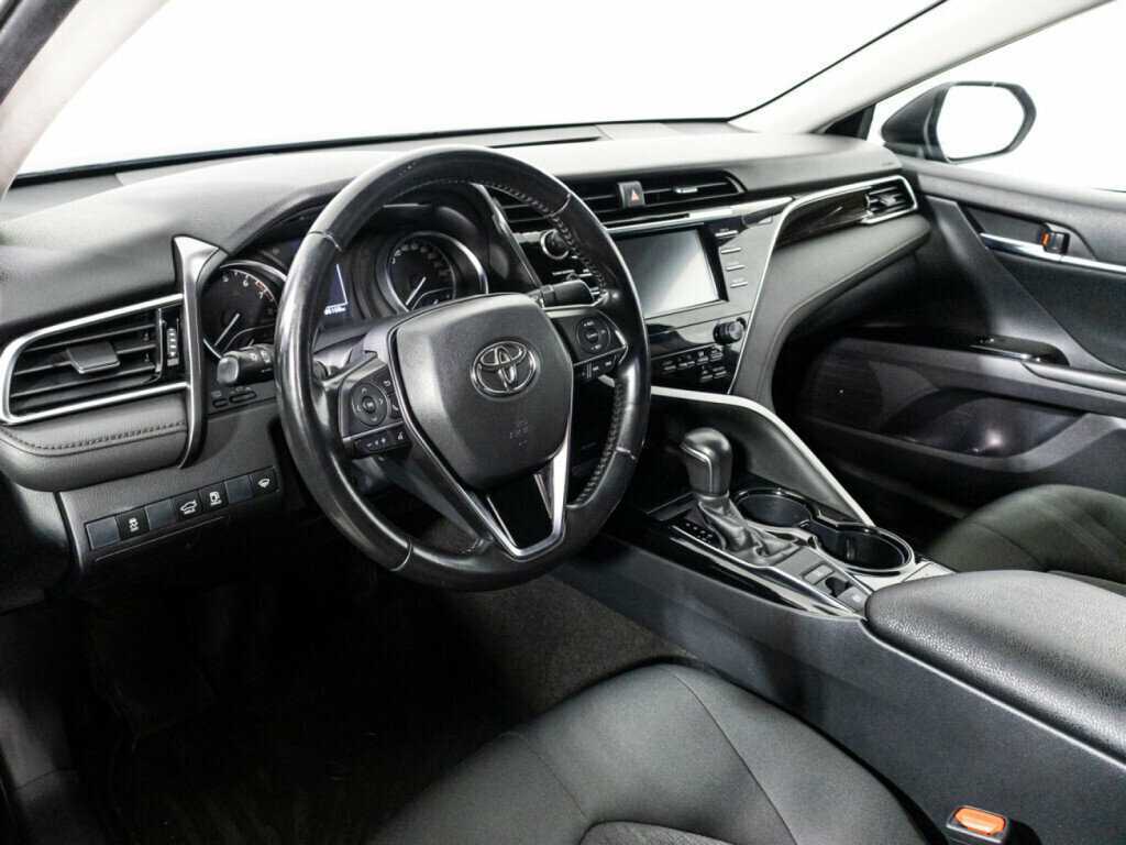 Toyota Camry с пробегом — 2019 год. Фото: #10