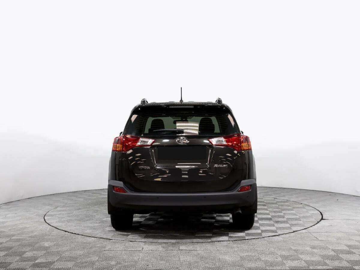 Toyota RAV4 с пробегом — 2015 год. Фото: #4