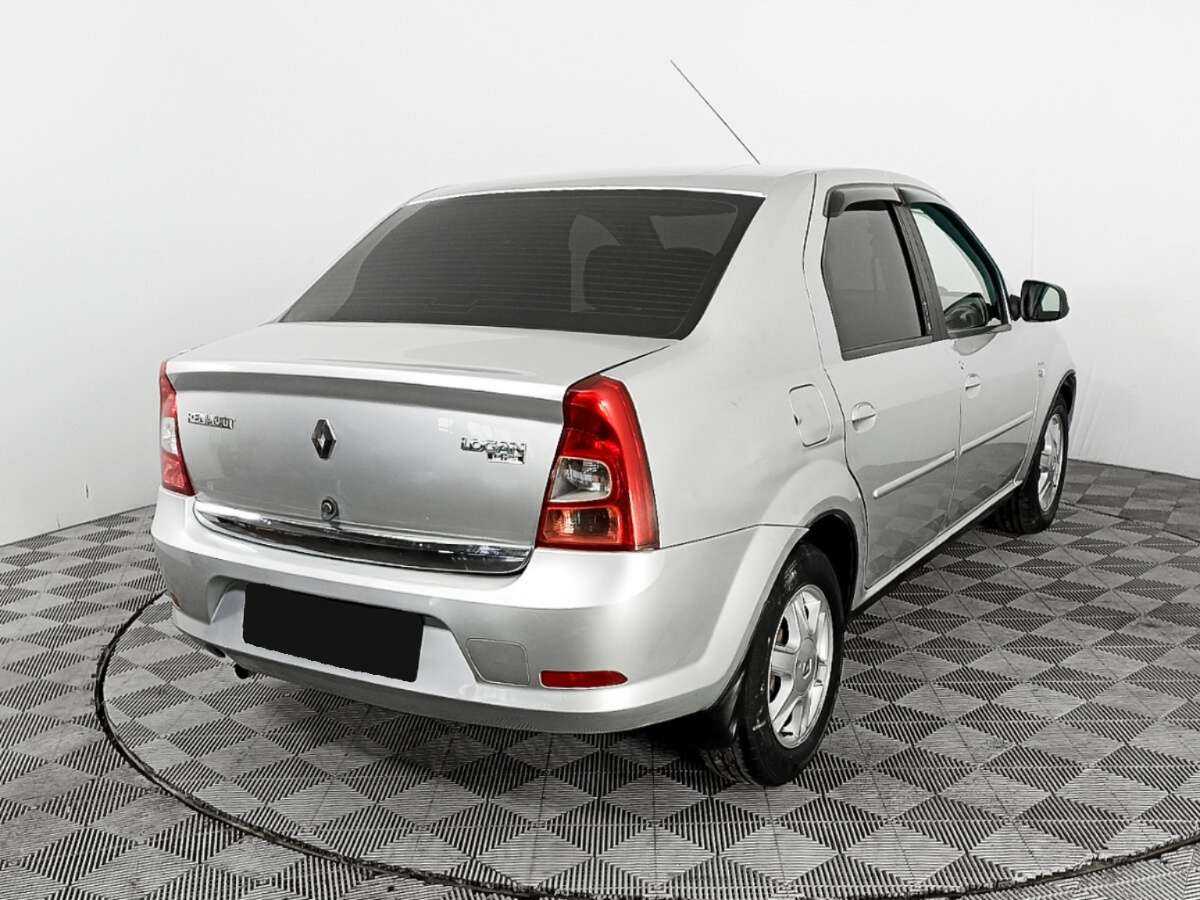 Renault Logan с пробегом — 2012 год. Фото: #4