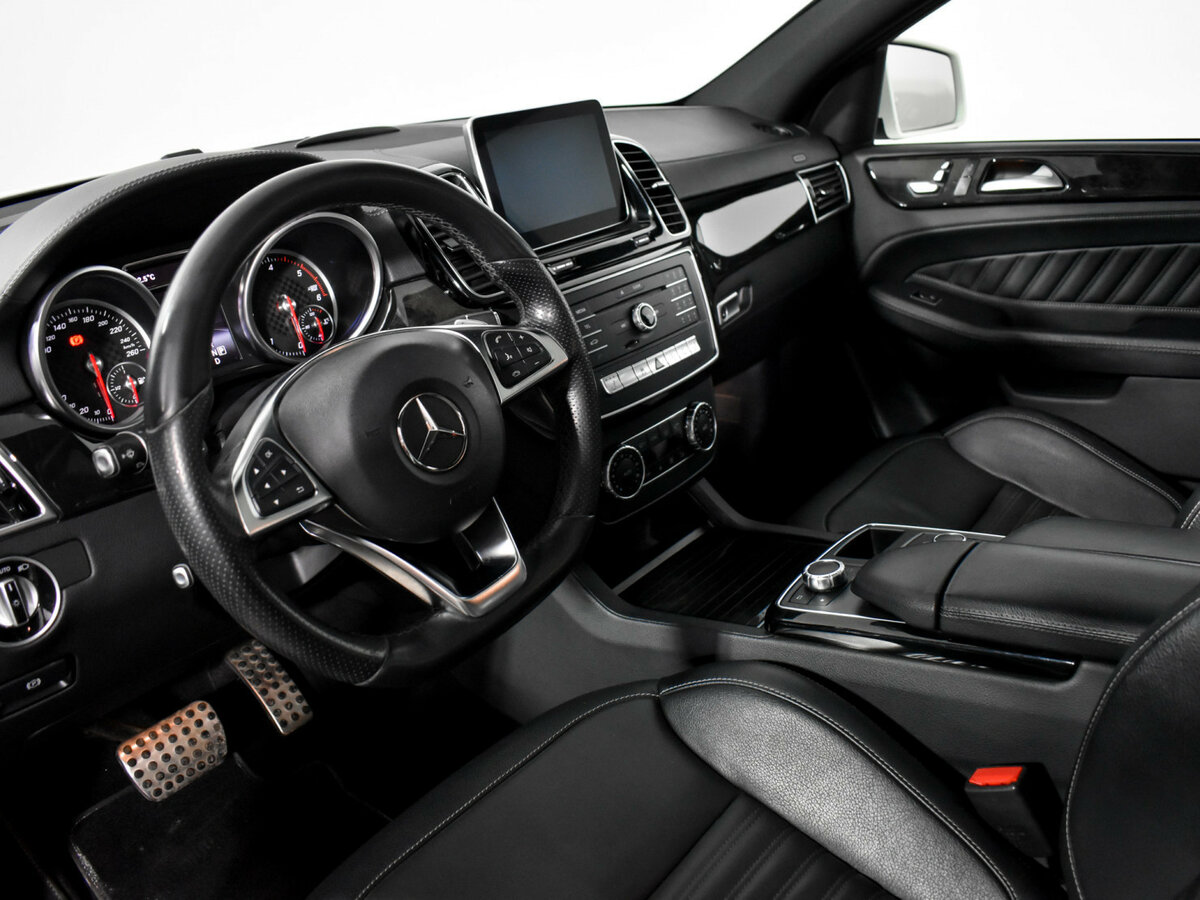 Mercedes-Benz GLE Coupe с пробегом — 2015 год. Фото: #6