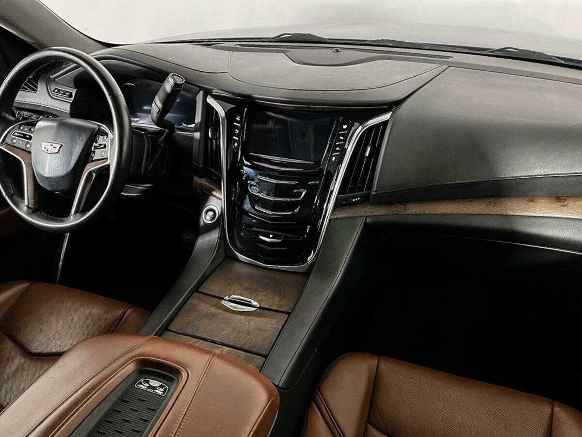 Cadillac Escalade с пробегом — 2016 год. Фото: #8