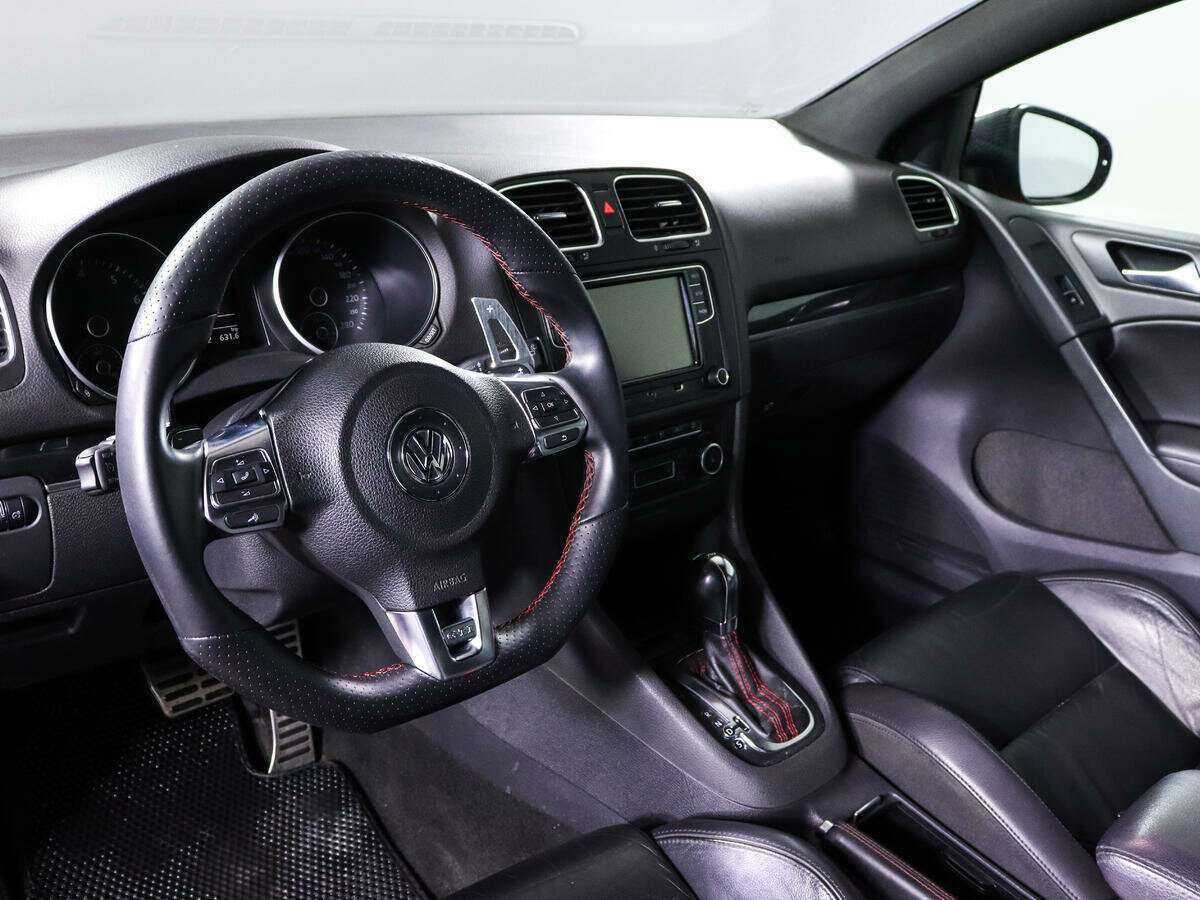 Volkswagen Golf GTI с пробегом — 2009 год. Фото: #10
