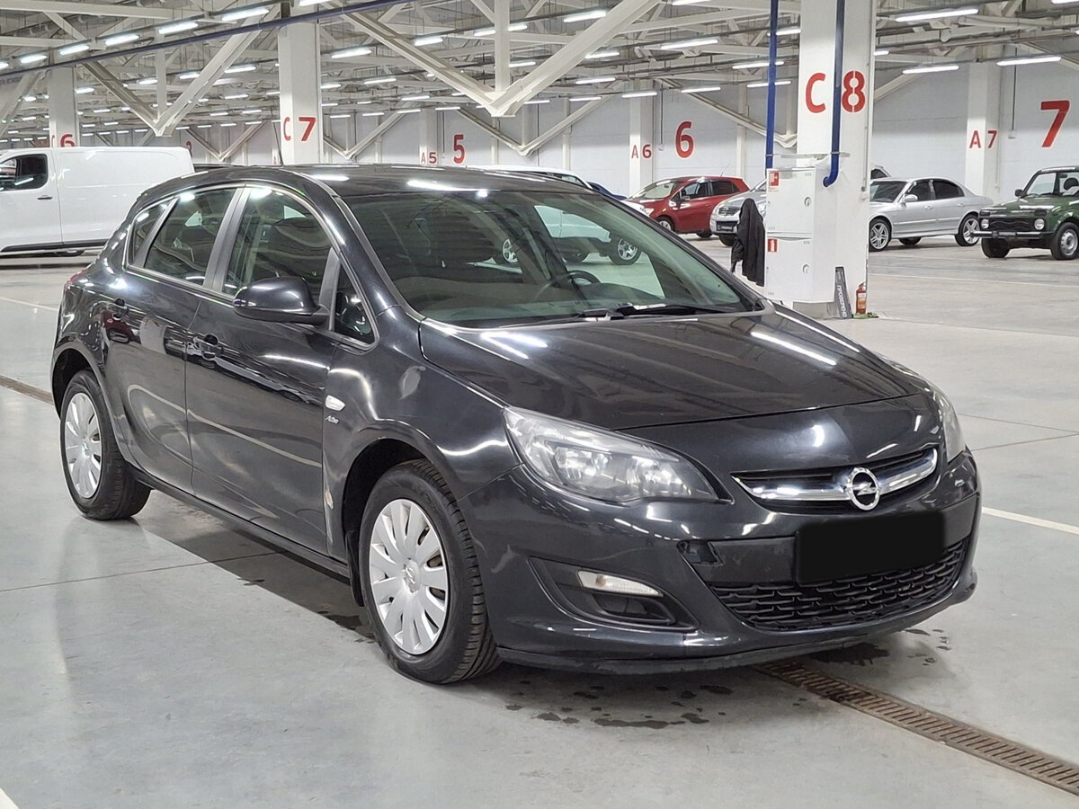 Opel Astra с пробегом — 2013 год. Фото: #2