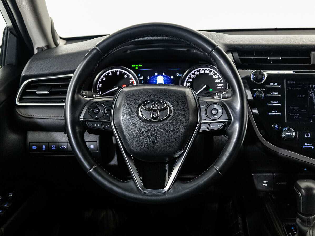 Toyota Camry с пробегом — 2018 год. Фото: #16