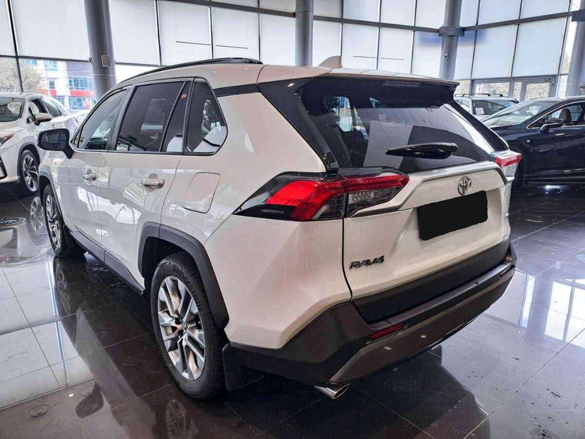 Toyota RAV4 с пробегом — 2021 год. Фото: #6