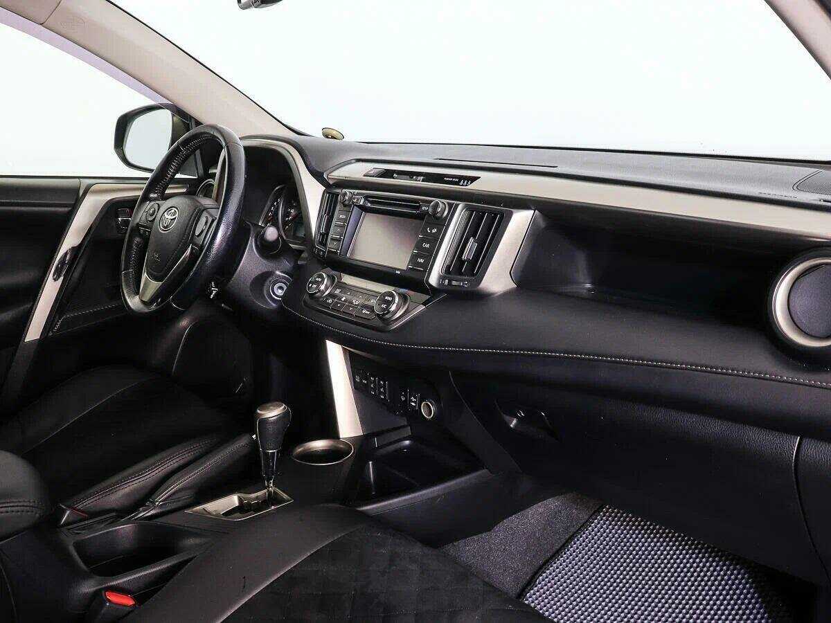Toyota RAV4 с пробегом — 2012 год. Фото: #8
