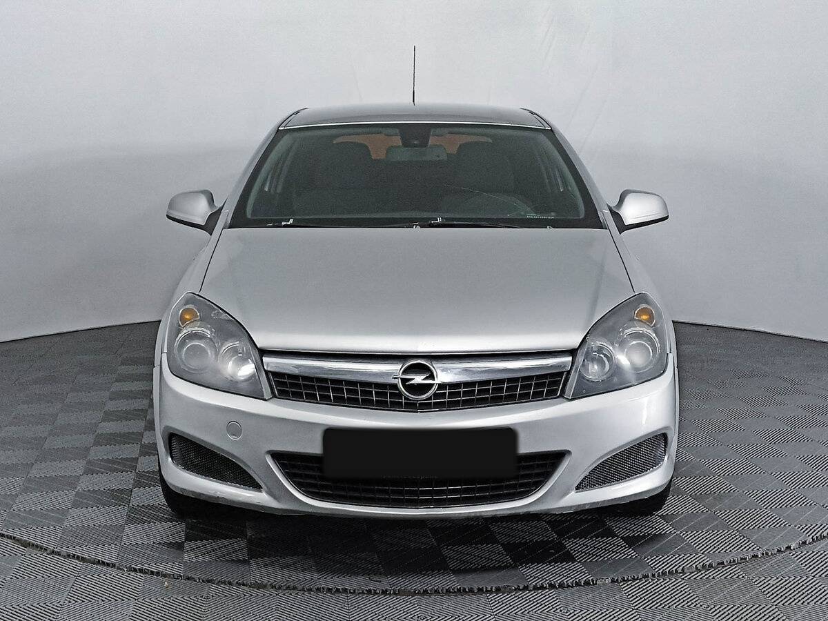 Opel Astra с пробегом — 2011 год. Фото: #1