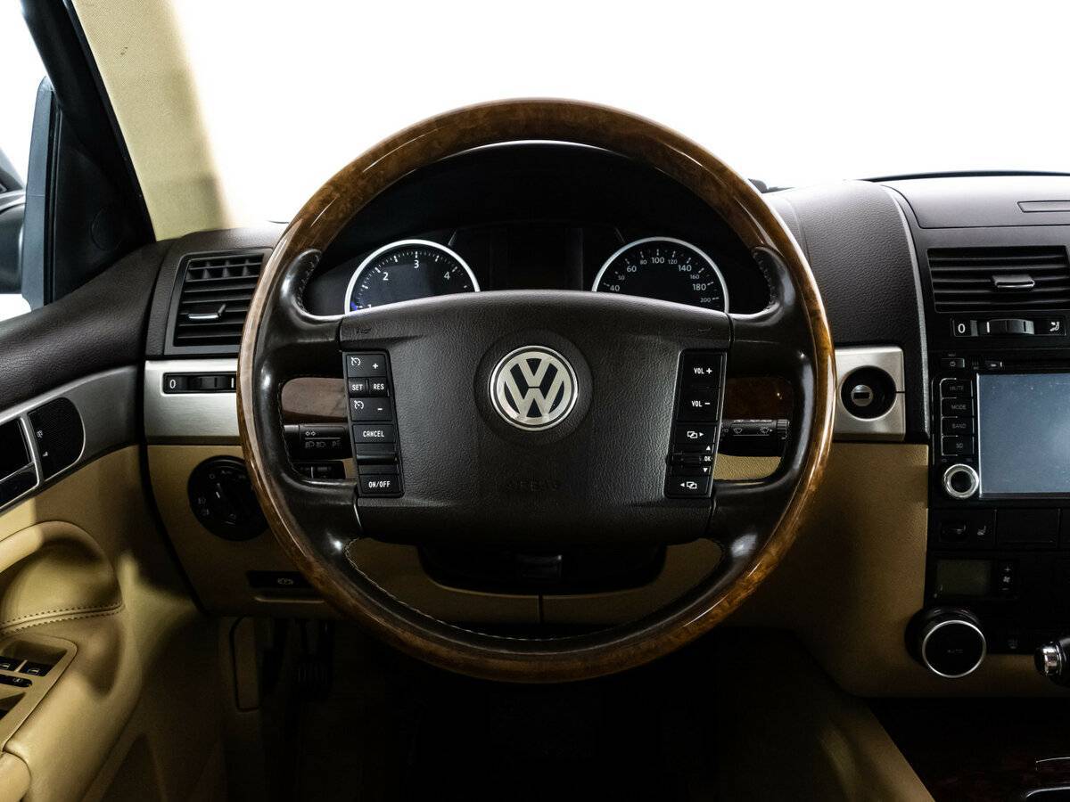 Volkswagen Touareg с пробегом — 2009 год. Фото: #11