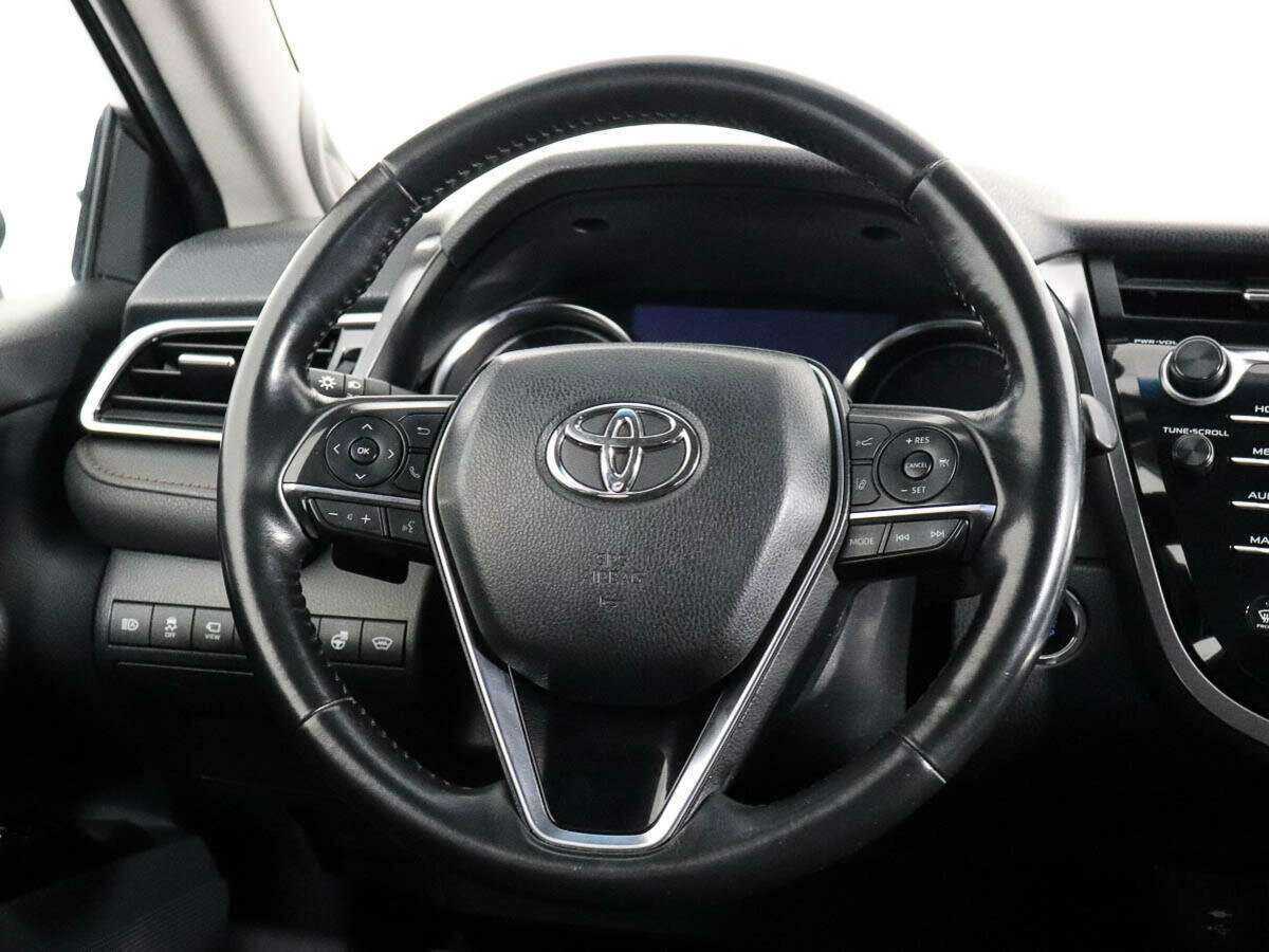 Toyota Camry с пробегом — 2018 год. Фото: #12