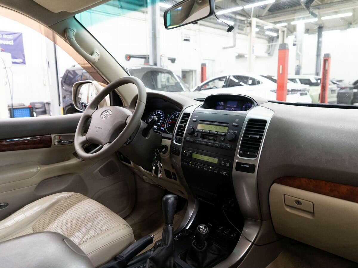 Toyota Land Cruiser Prado с пробегом — 2005 год. Фото: #18