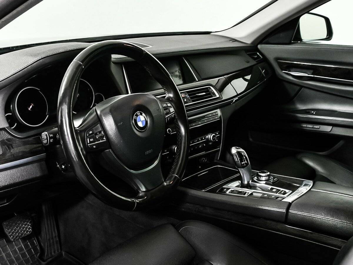 BMW 7 серии с пробегом — 2012 год. Фото: #10