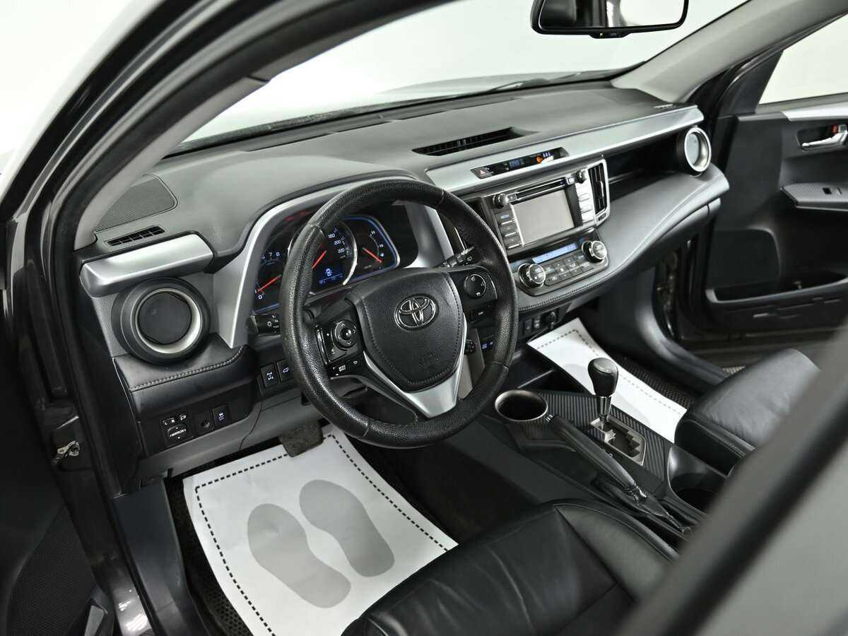 Toyota RAV4 с пробегом — 2013 год. Фото: #8