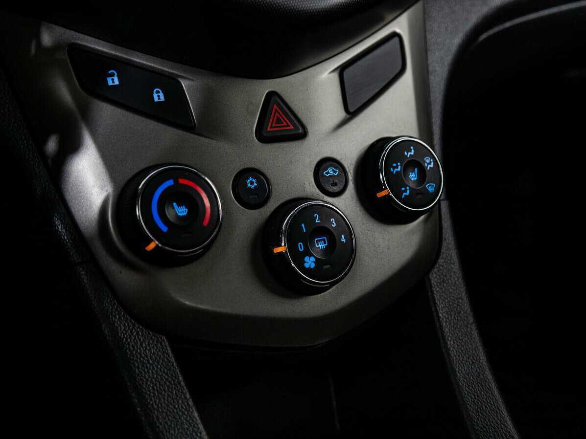 Chevrolet Aveo с пробегом — 2012 год. Фото: #14