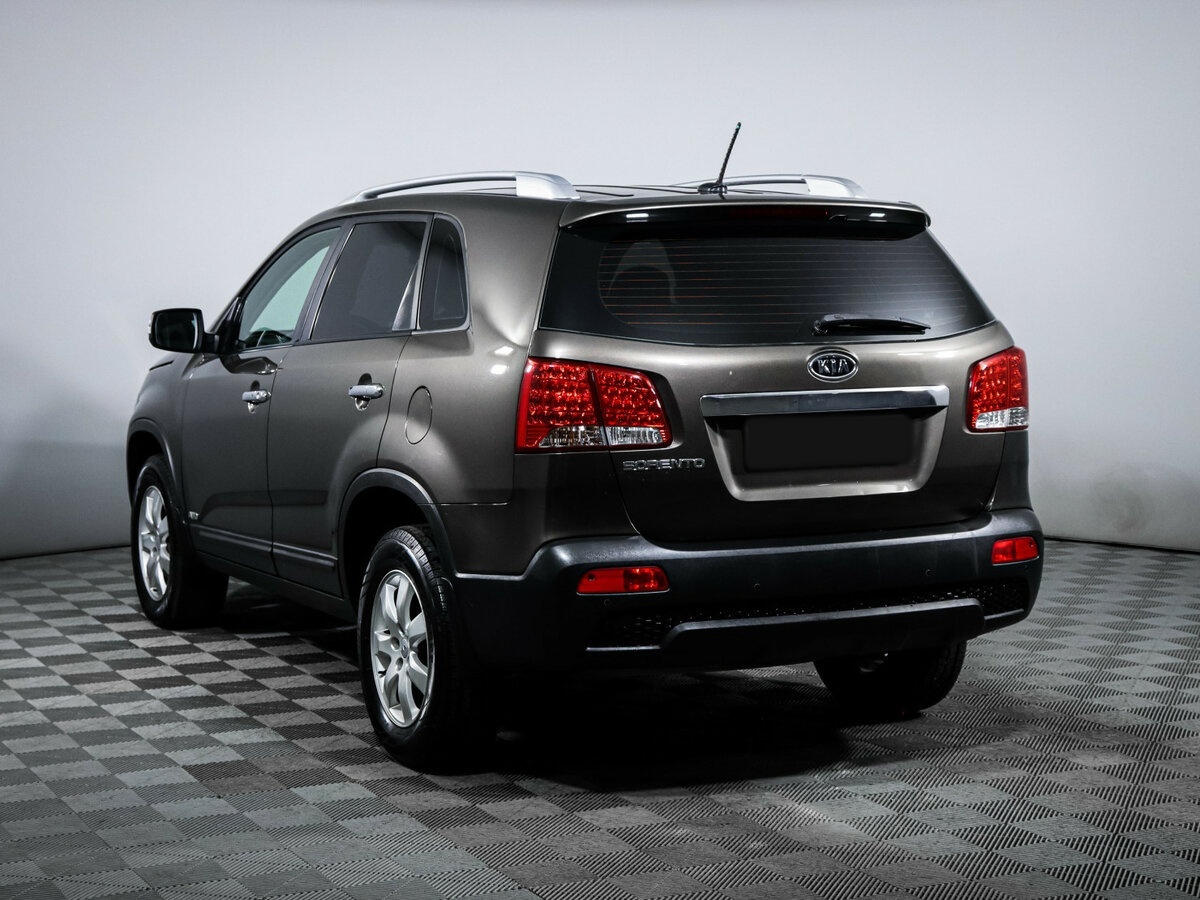 Kia Sorento с пробегом — 2011 год. Фото: #6