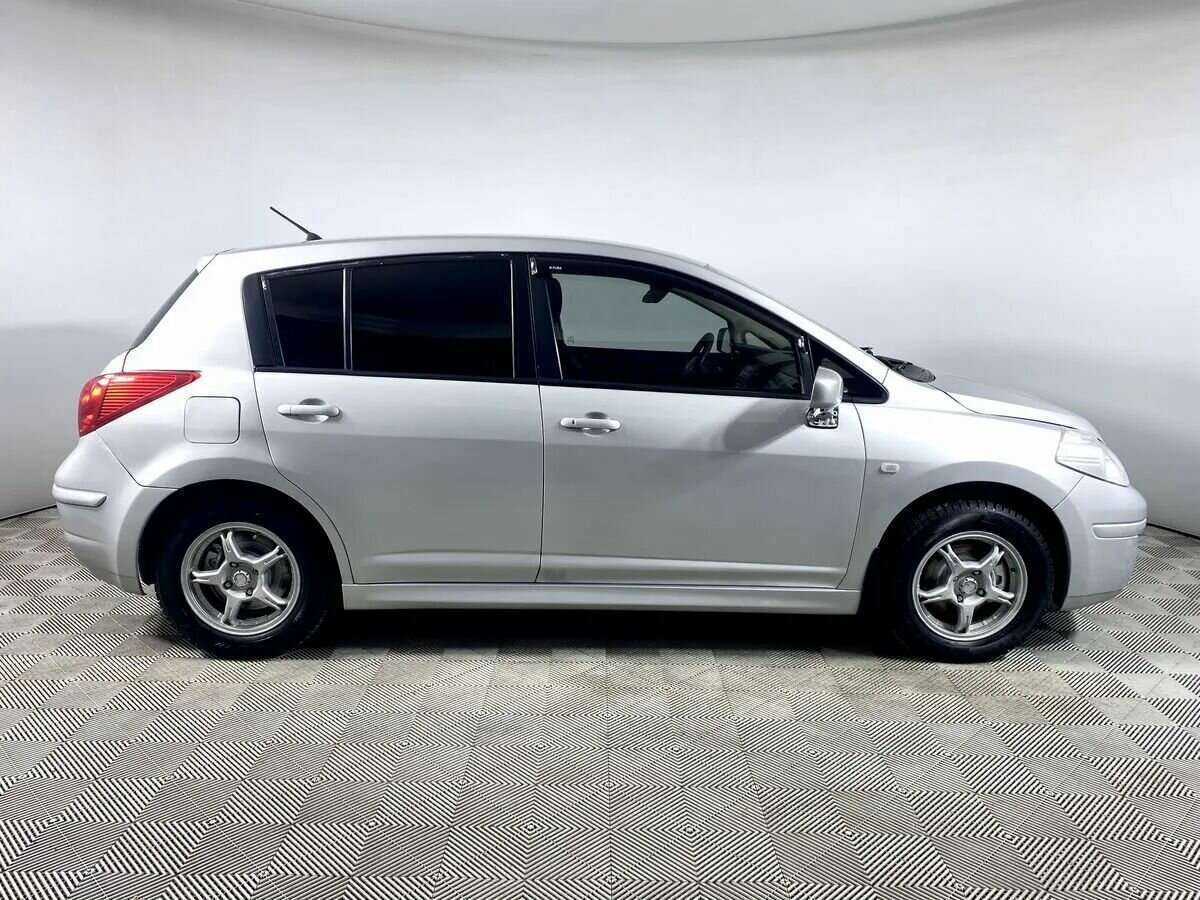 Nissan Tiida с пробегом — 2011 год. Фото: #4