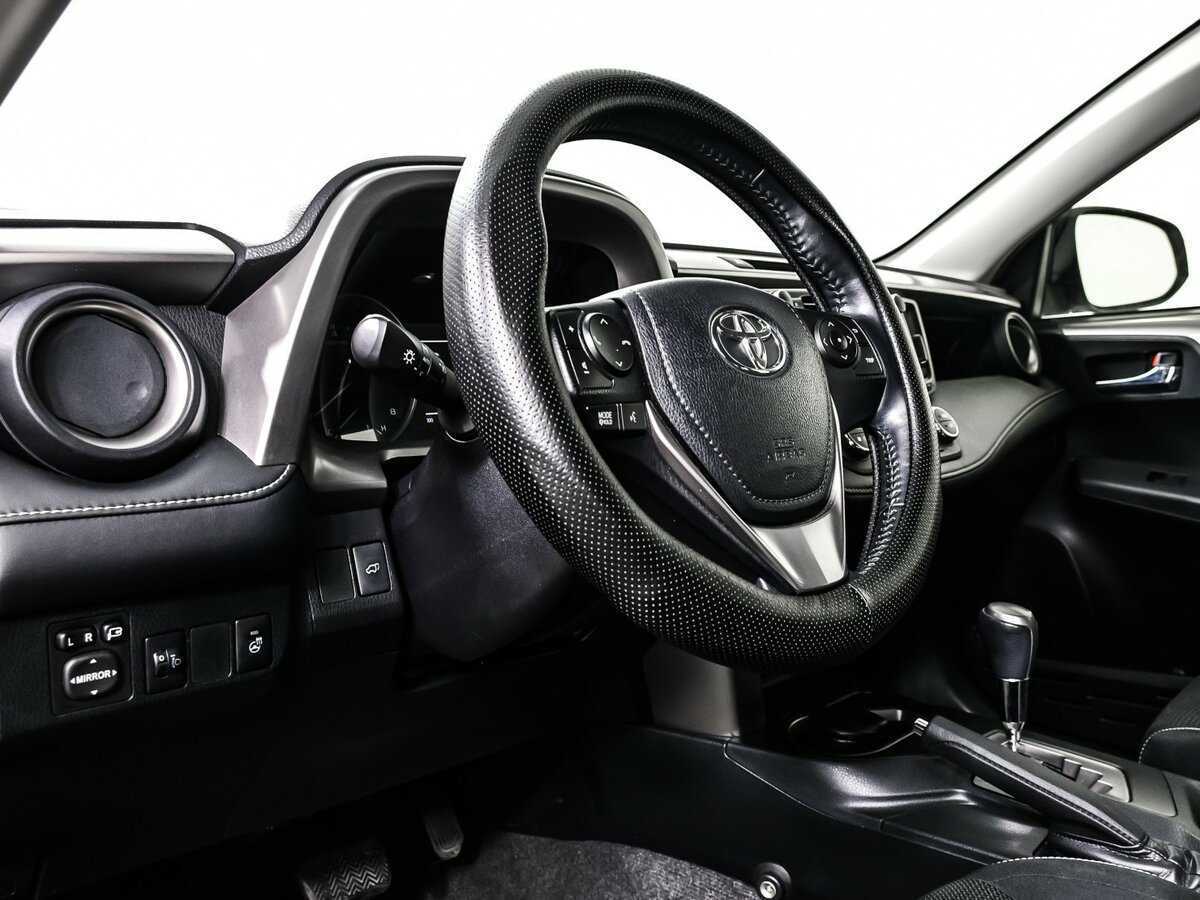Toyota RAV4 с пробегом — 2016 год. Фото: #11