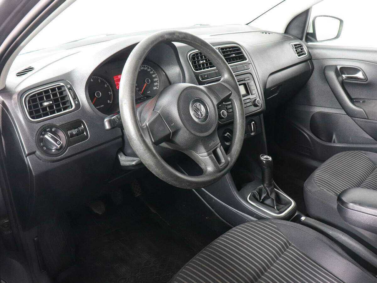 Volkswagen Polo с пробегом — 2011 год. Фото: #4