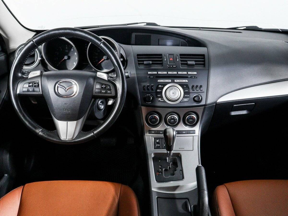 Mazda 3 с пробегом — 2011 год. Фото: #10