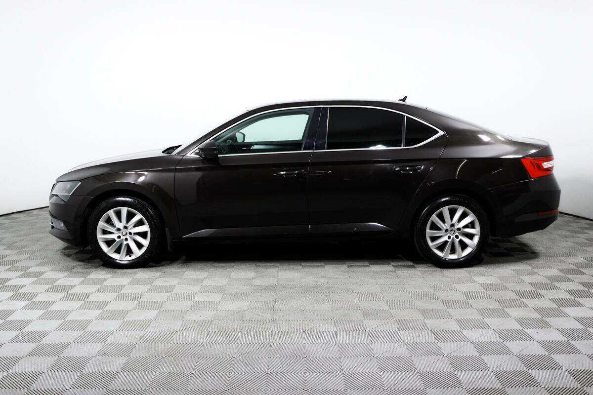 Skoda Superb с пробегом — 2015 год. Фото: #7