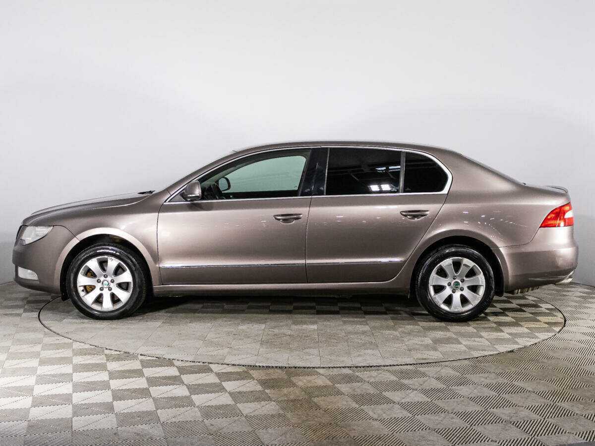 Skoda Superb с пробегом — 2012 год. Фото: #7