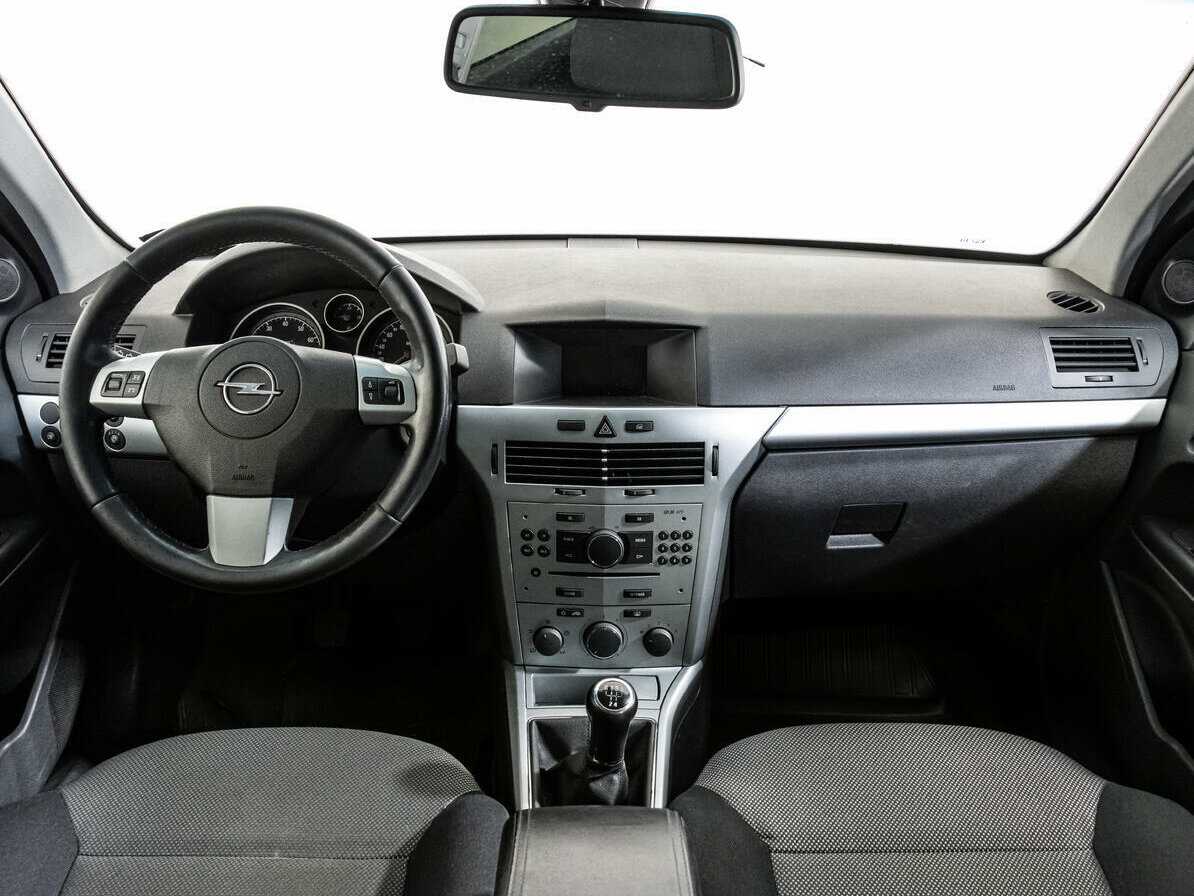 Opel Astra с пробегом — 2012 год. Фото: #9