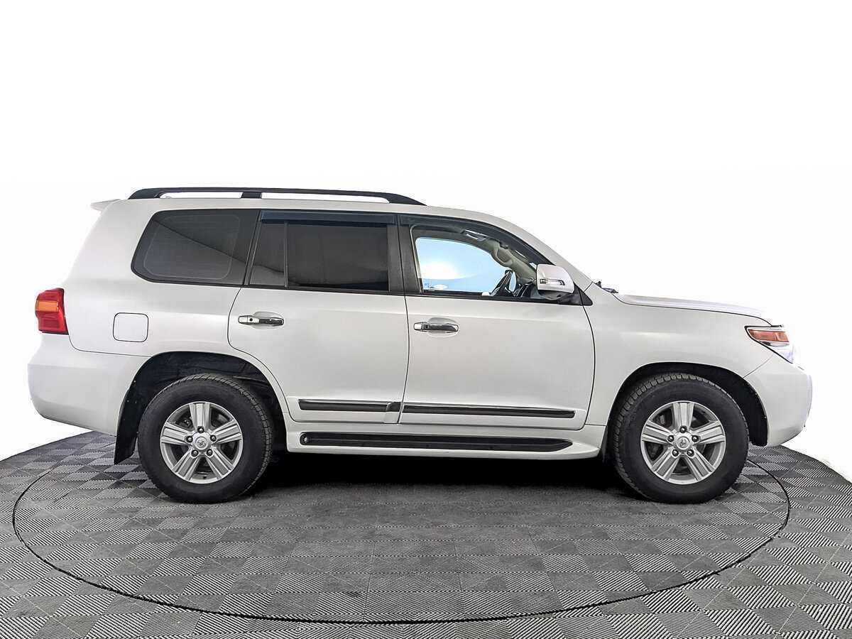 Toyota Land Cruiser с пробегом — 2014 год. Фото: #3