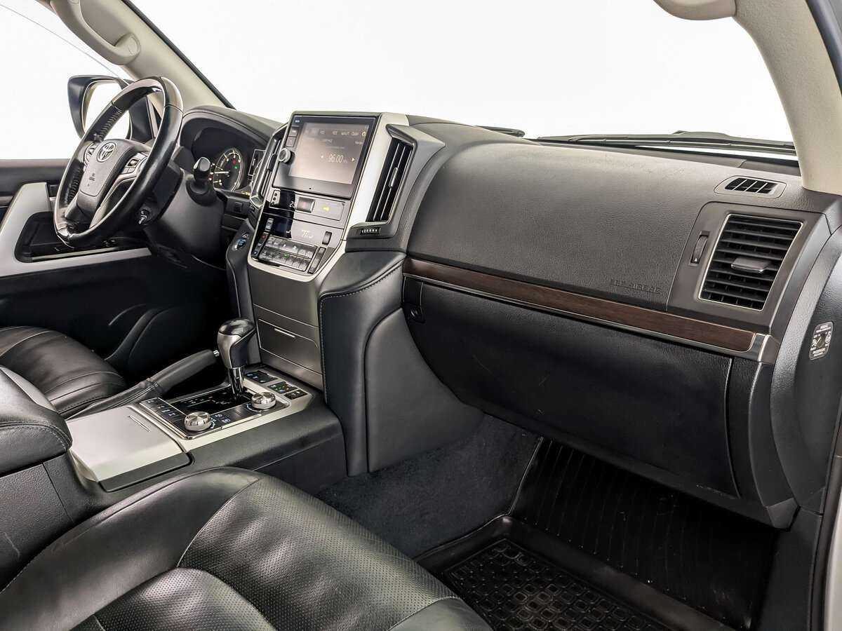 Toyota Land Cruiser с пробегом — 2018 год. Фото: #8