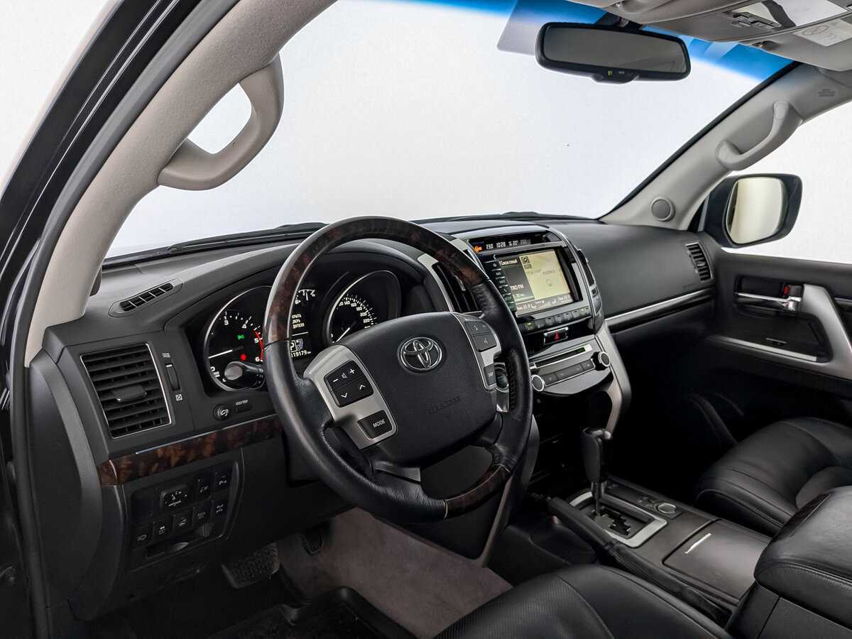 Toyota Land Cruiser с пробегом — 2014 год. Фото: #15