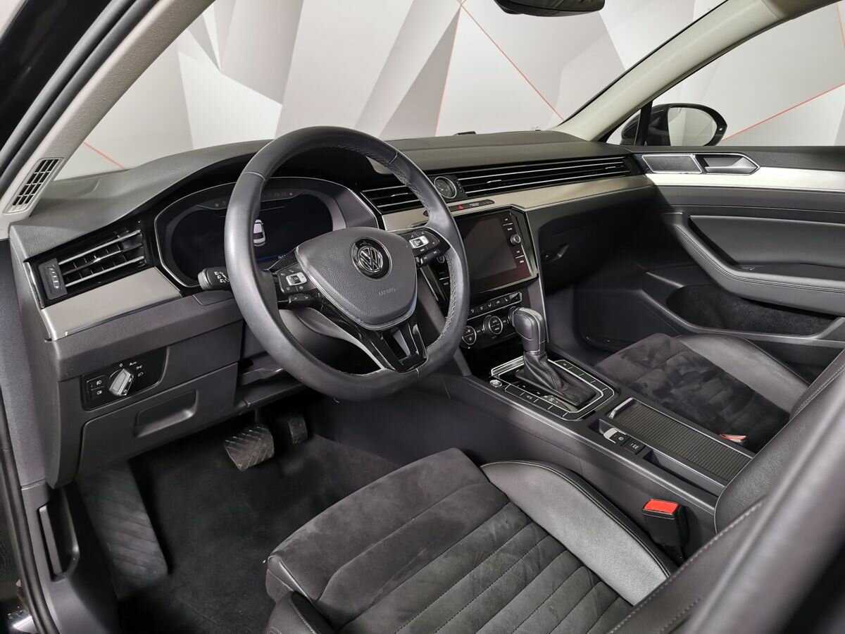 Volkswagen Passat с пробегом — 2019 год. Фото: #13
