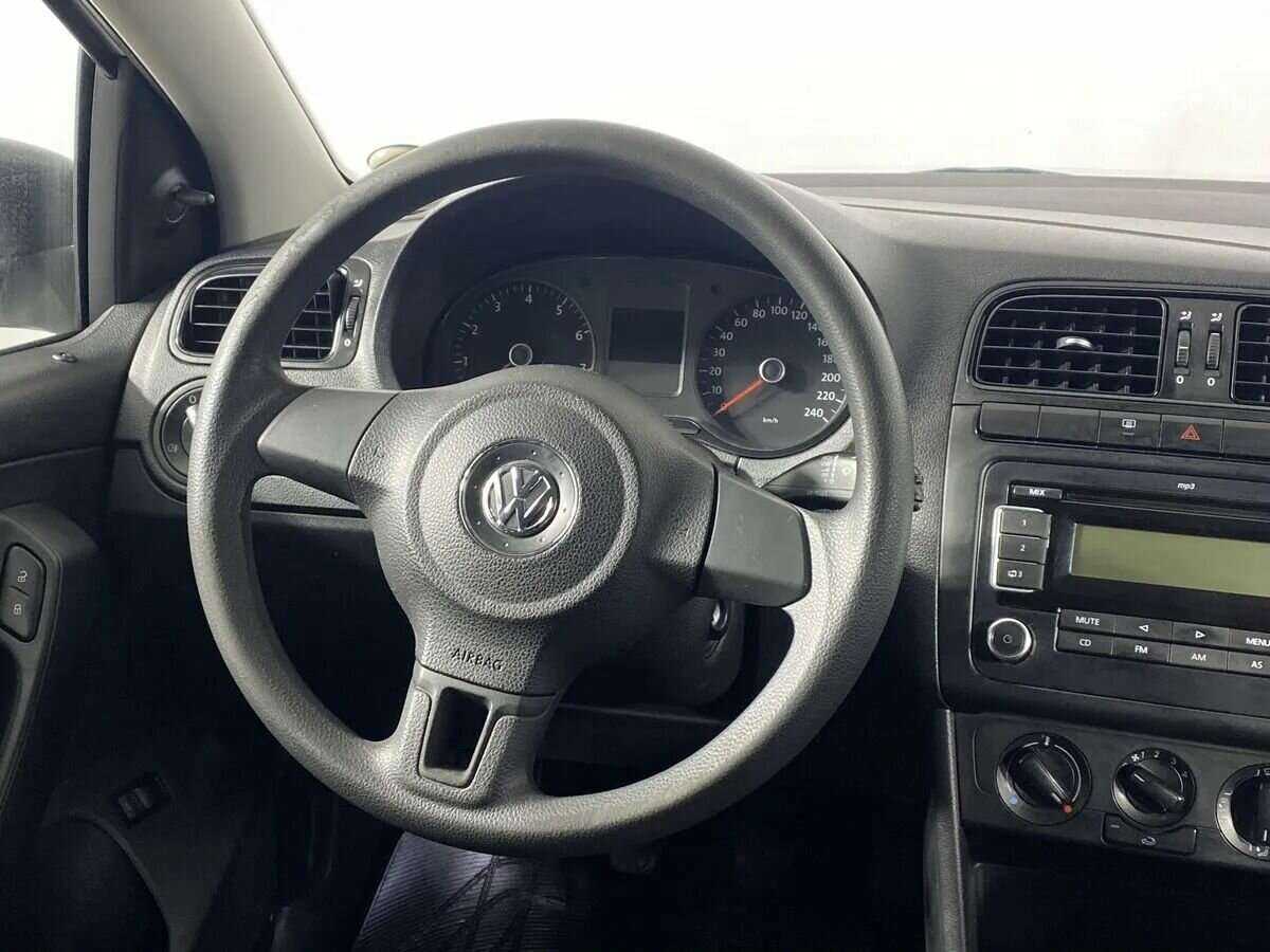 Volkswagen Polo с пробегом — 2011 год. Фото: #10