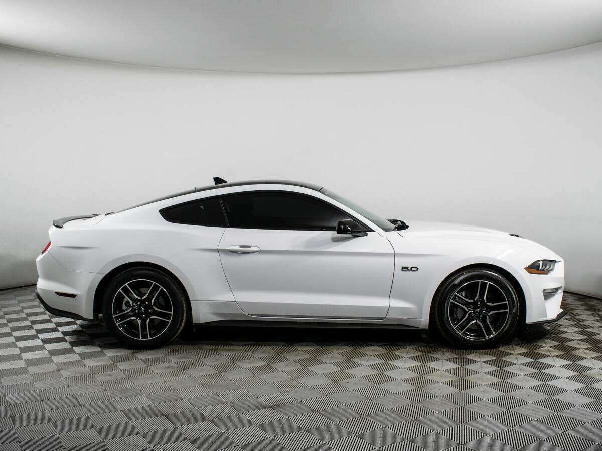 Ford Mustang с пробегом — 2022 год. Фото: #3