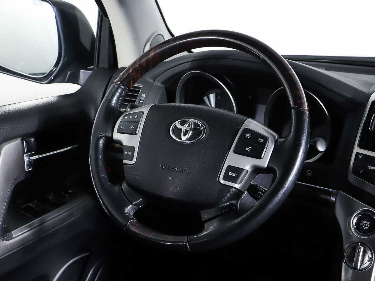 Toyota Land Cruiser с пробегом — 2012 год. Фото: #17