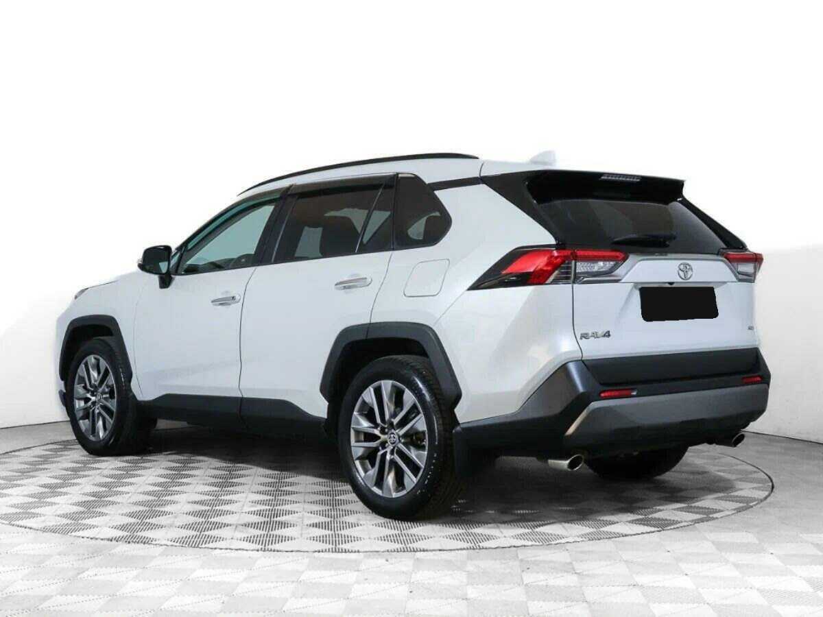 Toyota RAV4 с пробегом — 2020 год. Фото: #6