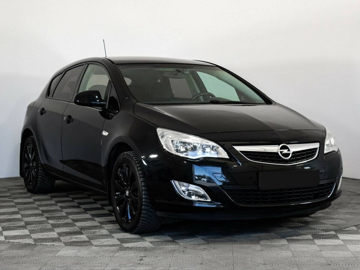 Opel Astra с пробегом — 2011 год. Фото: #2