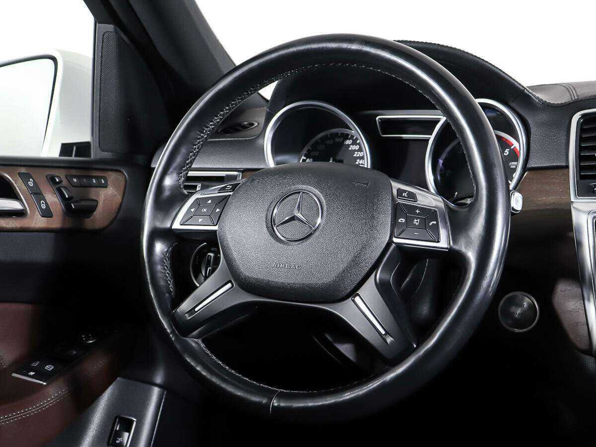 Mercedes-Benz GL-Класс с пробегом — 2015 год. Фото: #17