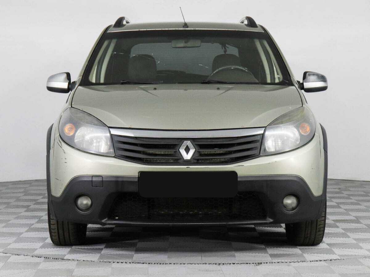 Renault Sandero с пробегом — 2012 год. Фото: #1