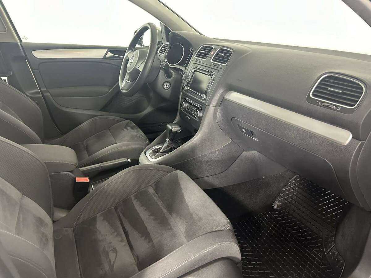 Volkswagen Golf с пробегом — 2010 год. Фото: #12