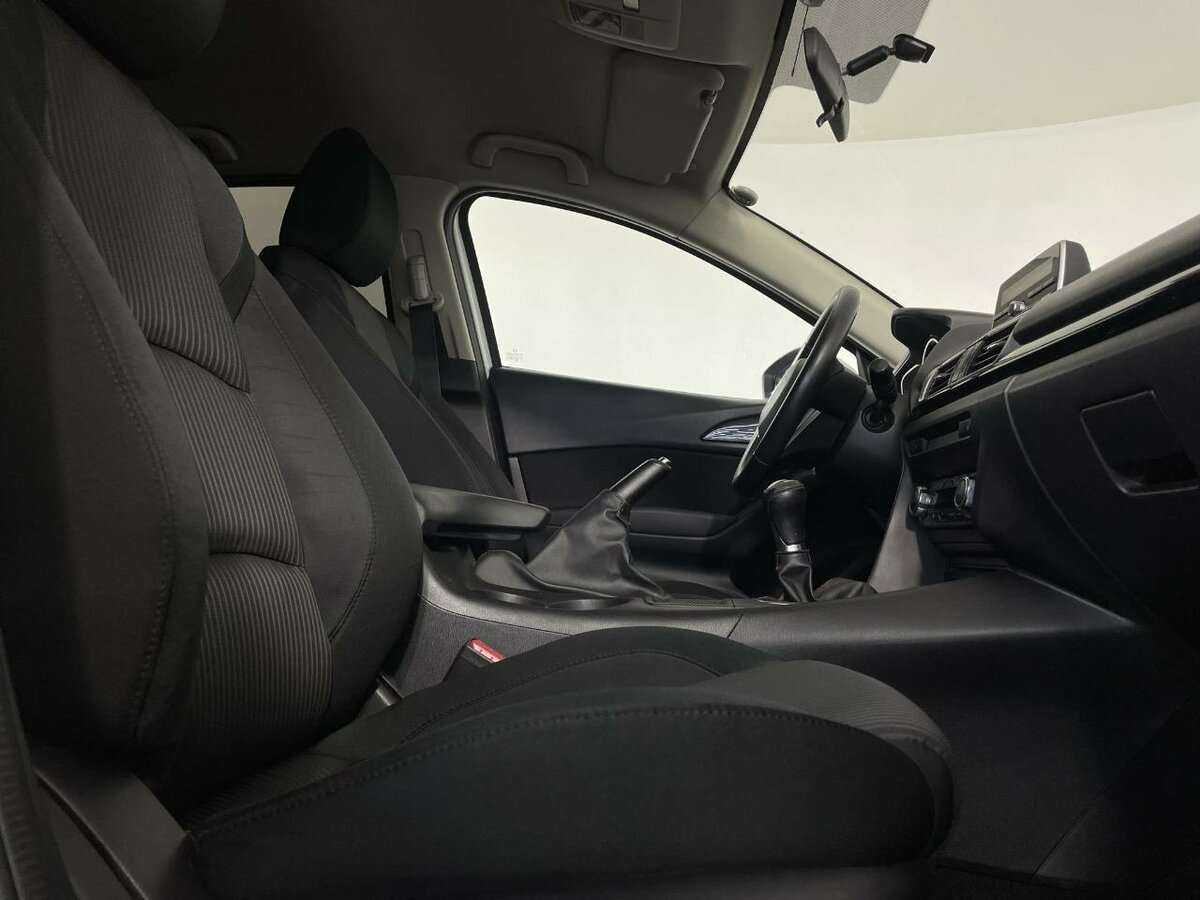 Mazda 3 с пробегом — 2014 год. Фото: #13
