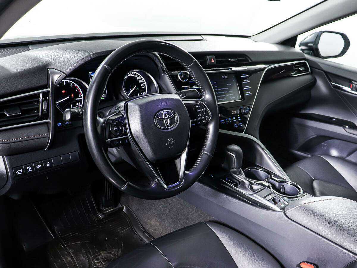 Toyota Camry с пробегом — 2020 год. Фото: #7