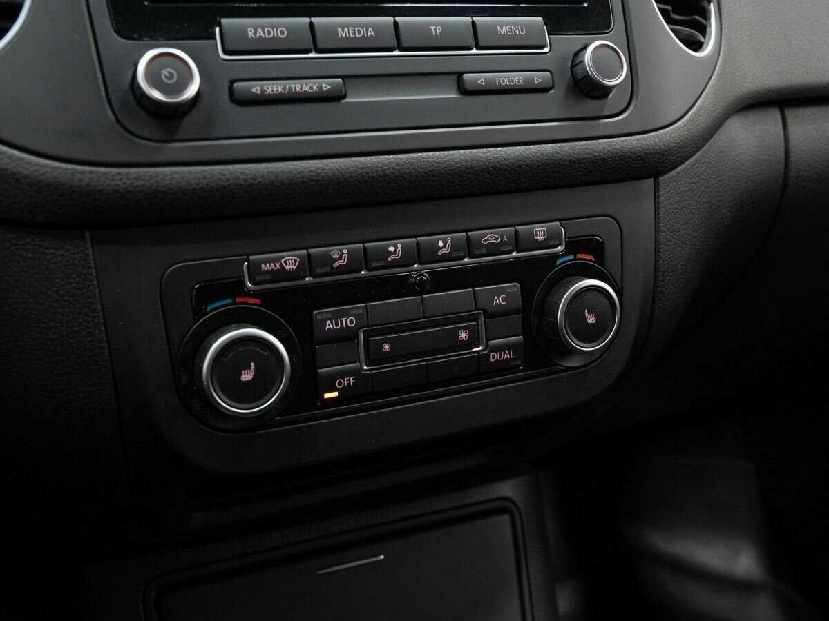 Volkswagen Golf Plus с пробегом — 2011 год. Фото: #17