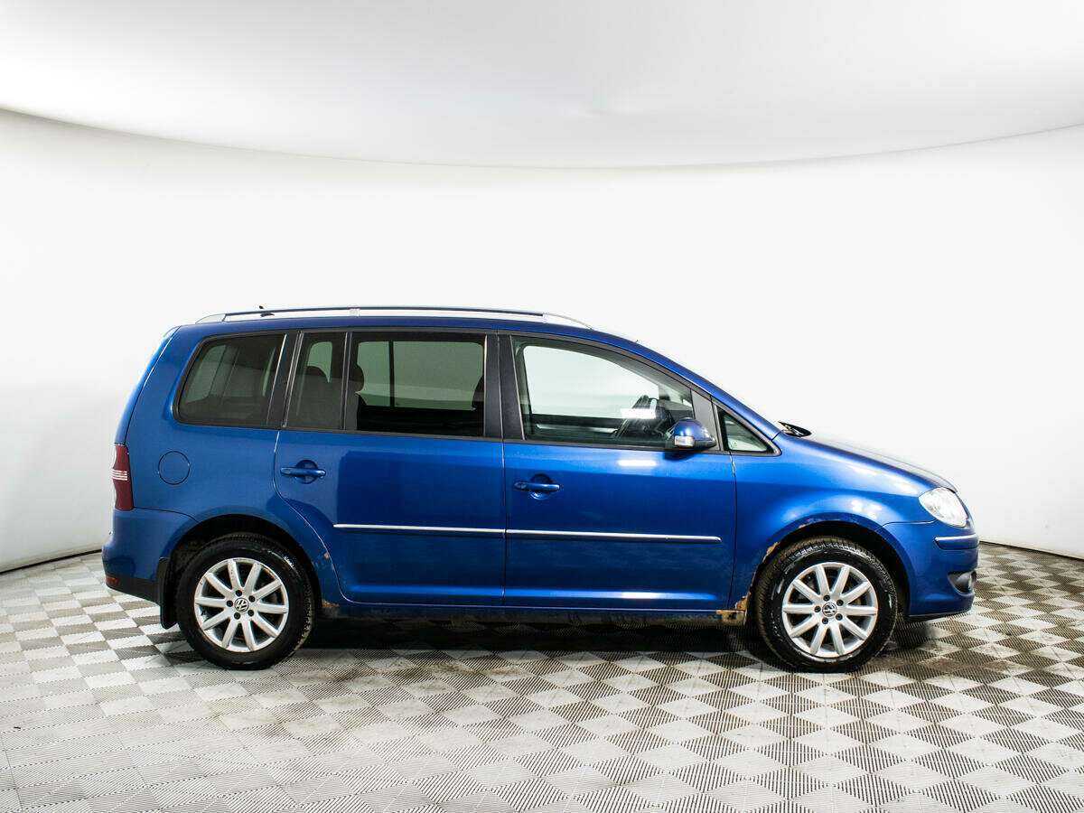 Volkswagen Touran с пробегом — 2008 год. Фото: #3