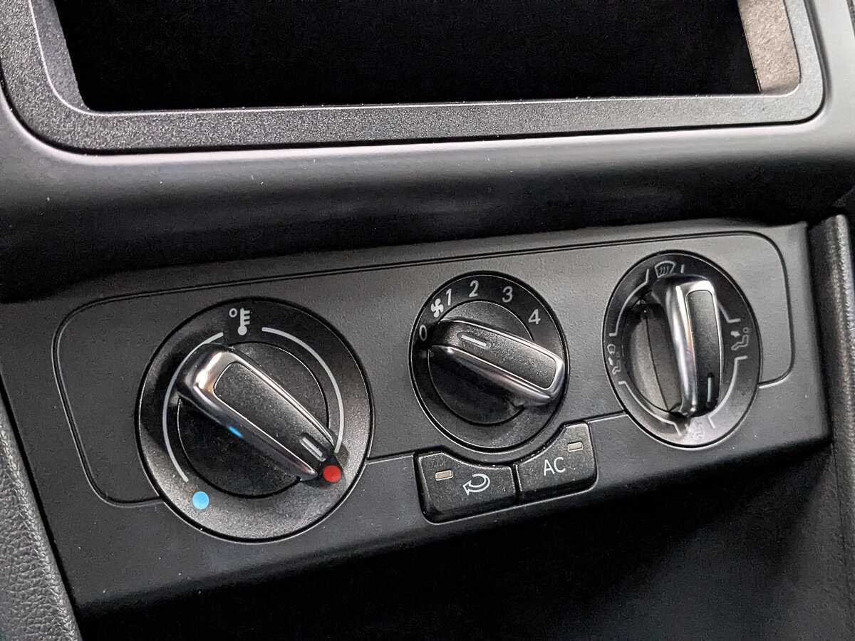 Volkswagen Polo с пробегом — 2011 год. Фото: #17