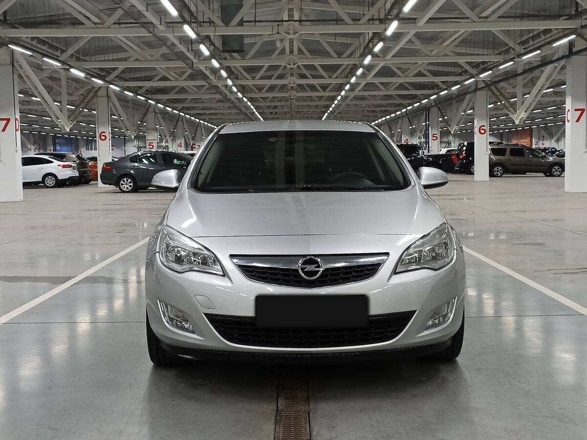 Opel Astra с пробегом — 2011 год. Фото: #1